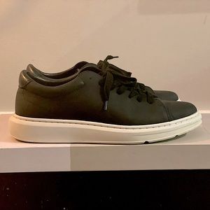 Black/White Size 9M Platform Sneaker